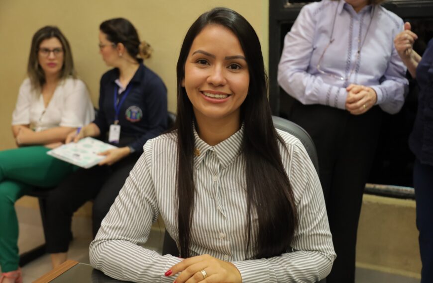 Natália Velasques pede climatização de unidade de saúde e ampliação da rede elétrica em distritos