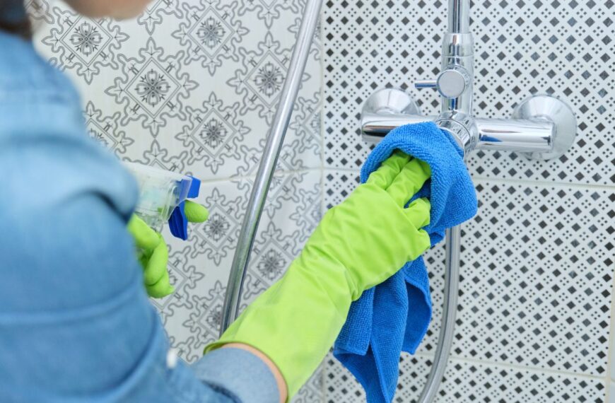 Esse segredo simples deixa qualquer banheiro com aroma de limpeza o dia todo