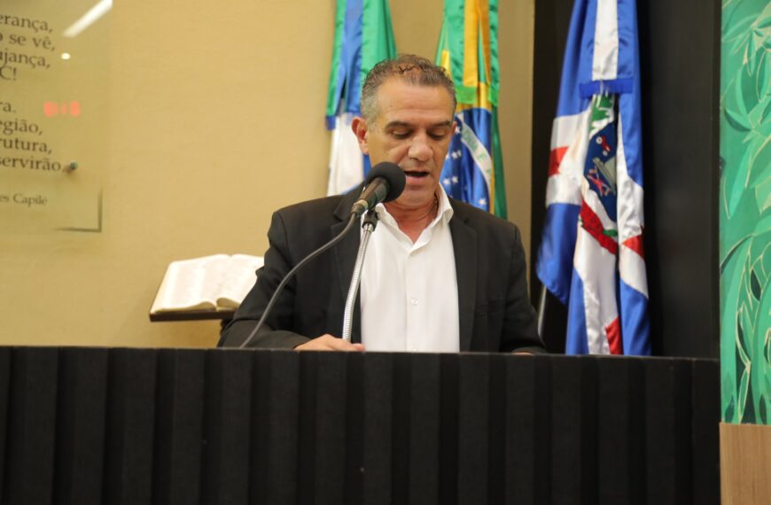 Vereador Vanderlei Avelino solicita recapeamento na Vila Áurea e rede de esgoto no Bosque Carandá