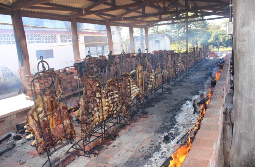 Domingo é dia de Costelão fogo de chão no CTG Querência da Saudade