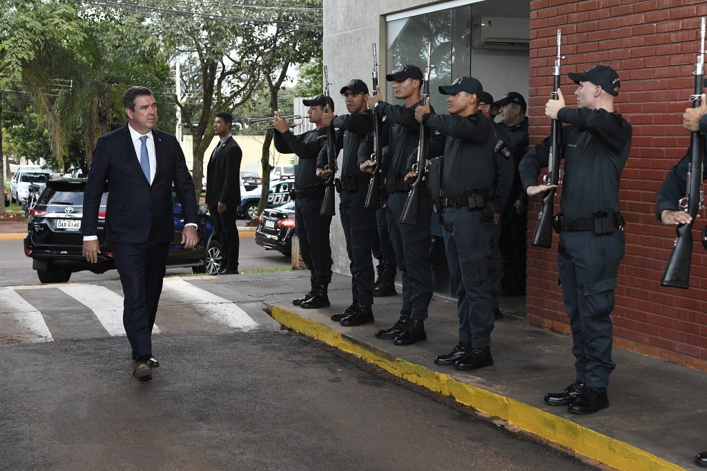 Governo do Estado entrega armamentos e motos de alta cilindrada à Polícia Militar