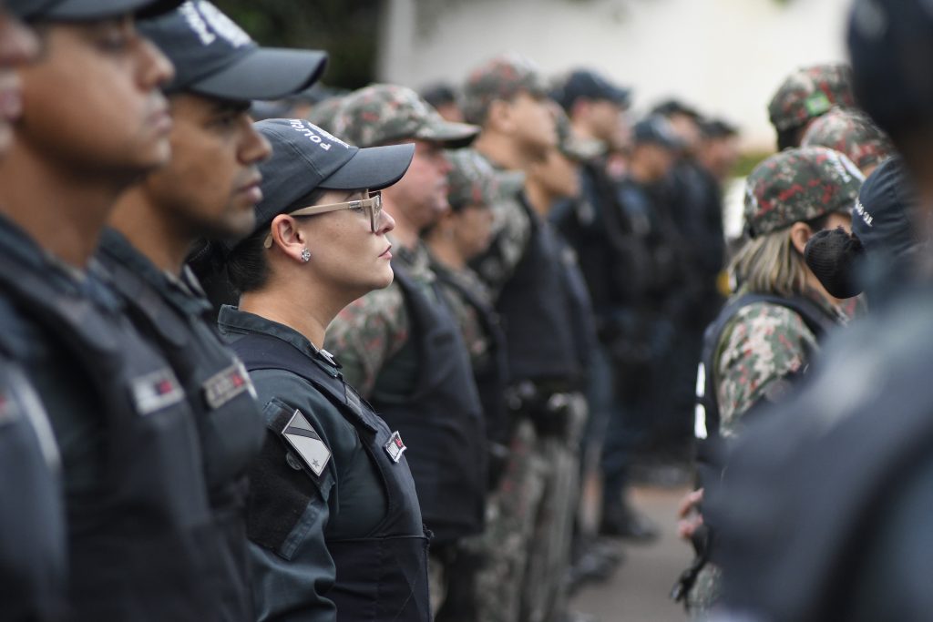 Governo do Estado entrega armamentos e motos de alta cilindrada à Polícia Militar