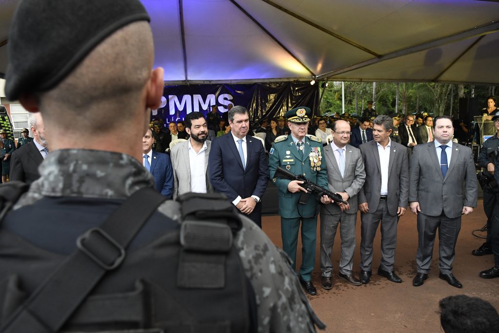 Governo do Estado entrega armamentos e motos de alta cilindrada à Polícia Militar
