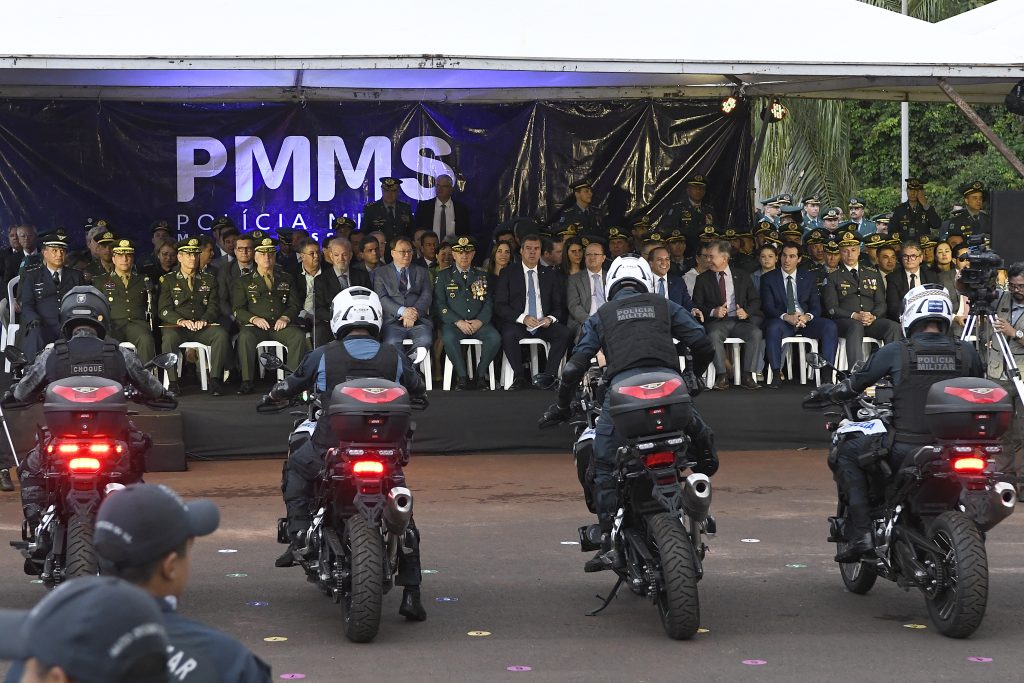 Governo do Estado entrega armamentos e motos de alta cilindrada à Polícia Militar