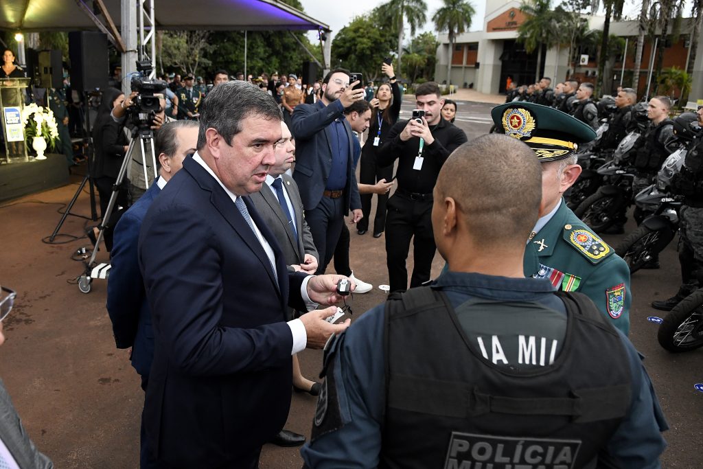 Governo do Estado entrega armamentos e motos de alta cilindrada à Polícia Militar