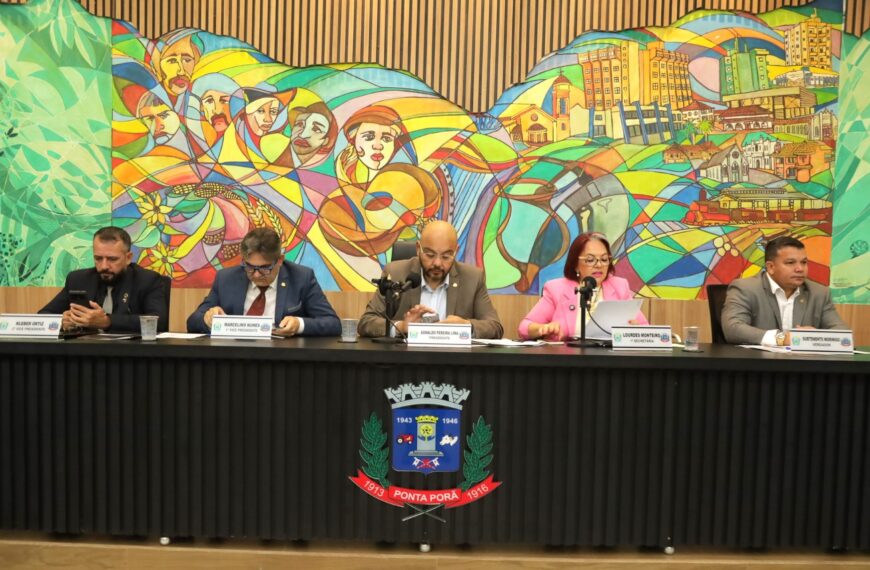 Câmara promove sessão movimentada com votação de projetos e posse de novo vereador