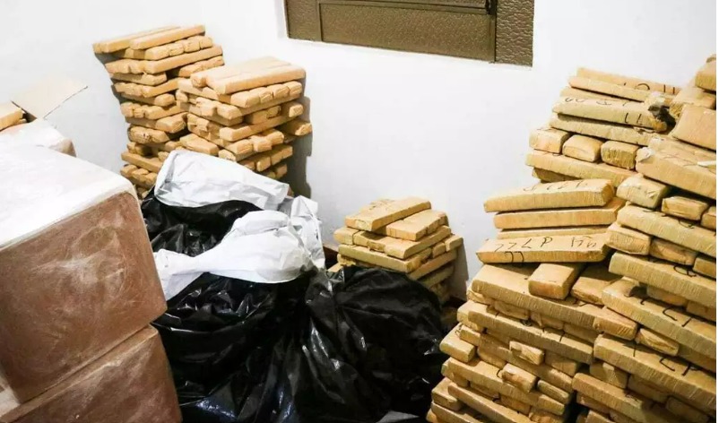 Polícia Militar estoura depósito e apreende 2 toneladas de maconha