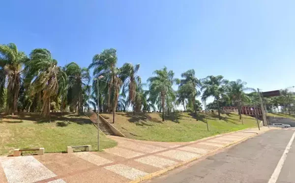 Homem é encontrado ensanguentado e com tiro no pescoço na Orla Ferroviária