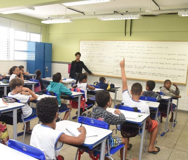 Comissão debate educação antirracista e antissexista no novo Plano Nacional de Educação