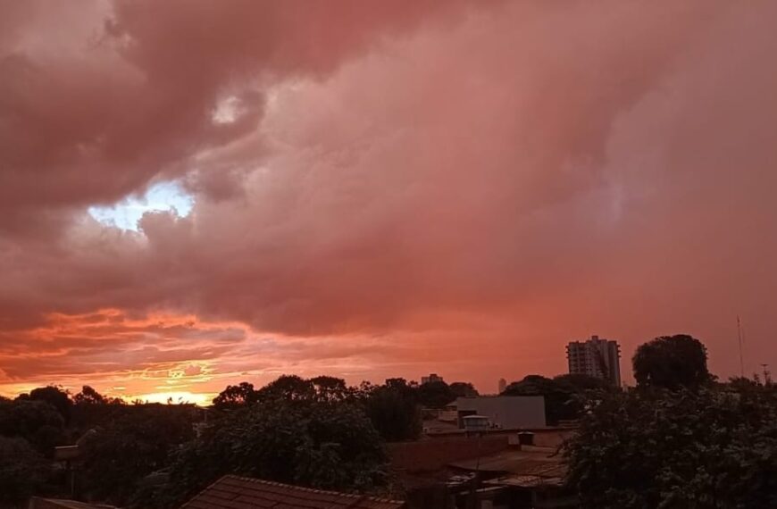 Domingo nublado com chuva na fronteira