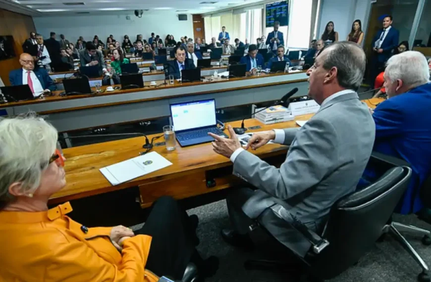 PEC do fim da reeleição para chefes do Executivo avança no Senado