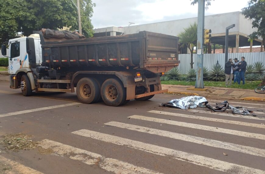 Ciclista morre após ser atropelado por caminhão em cruzamento em Dourados