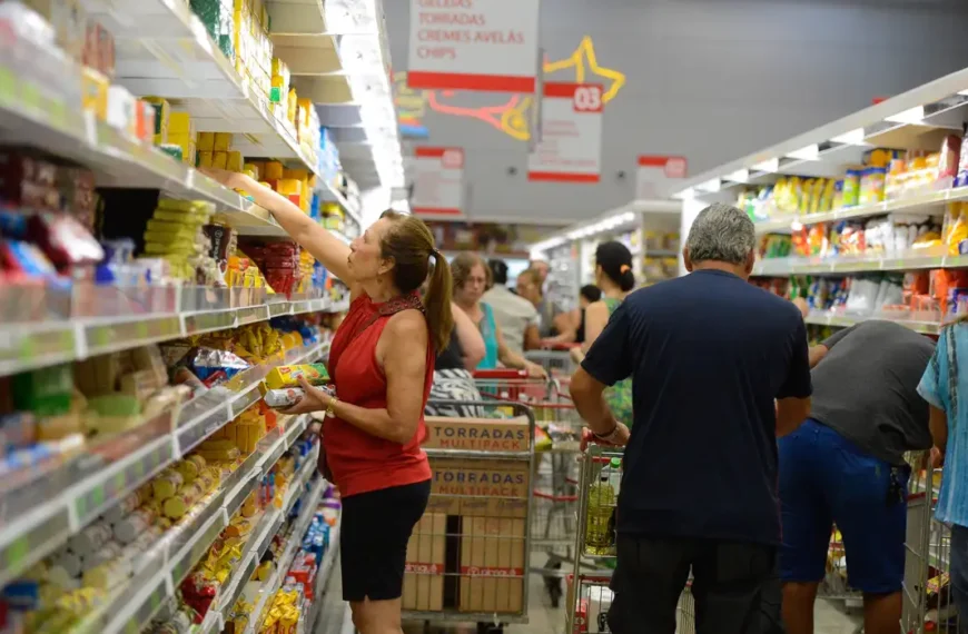 Inflação perde força pelo 2º mês seguido e fecha abril em 0,43%