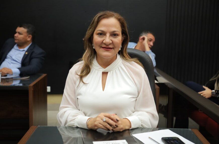 Anny Espínola pede pavimentação asfáltica para rua Honorato Campagnoli, no Planalto