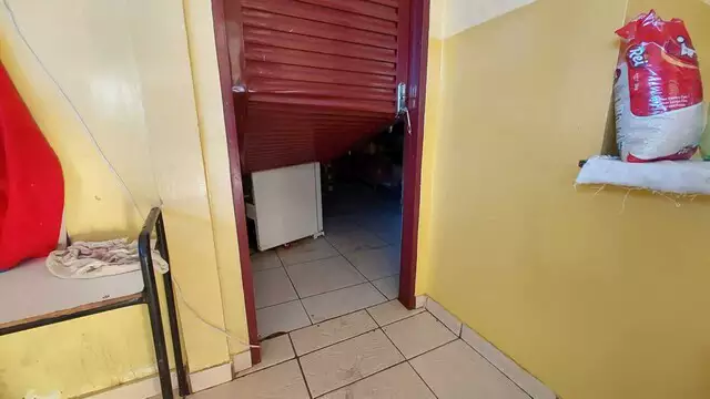 Homem invade ONG, tenta matar esposa e troca facadas com segurança