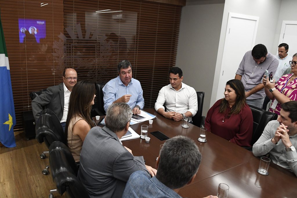 Municipalismo: Prefeito de Naviraí e vereadores apresentam ao Governo do Estado projetos estruturantes para o município