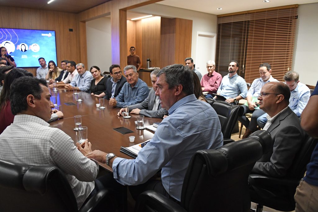 Municipalismo: Prefeito de Naviraí e vereadores apresentam ao Governo do Estado projetos estruturantes para o município