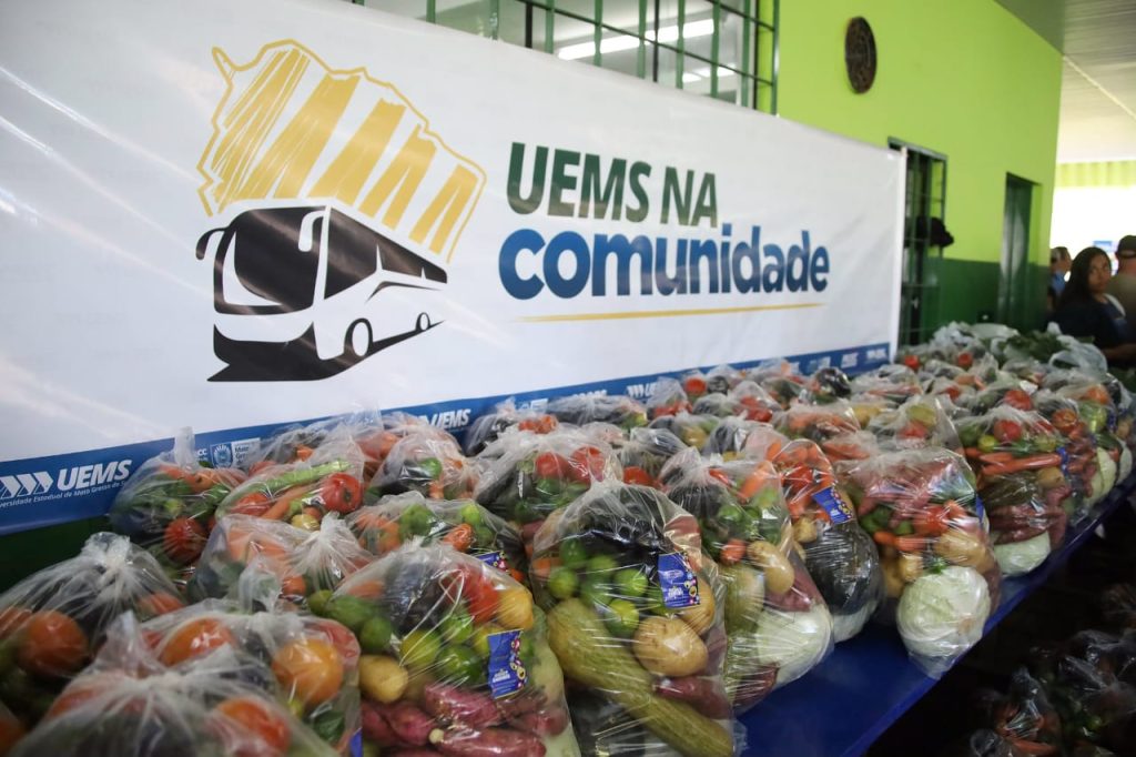 UEMS na Comunidade leva cidadania a milhares de moradores do São Conrado e região UEMS na Comunidade leva cidadania a milhares de moradores do São Conrado e região