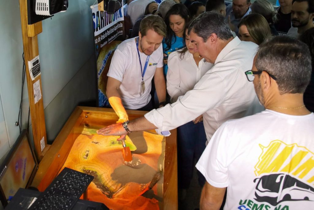 UEMS na Comunidade leva cidadania a milhares de moradores do São Conrado e região UEMS na Comunidade leva cidadania a milhares de moradores do São Conrado e região