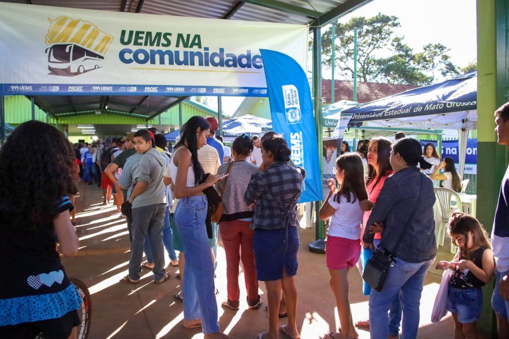 UEMS na Comunidade leva cidadania a milhares de moradores do São Conrado e região UEMS na Comunidade leva cidadania a milhares de moradores do São Conrado e região
