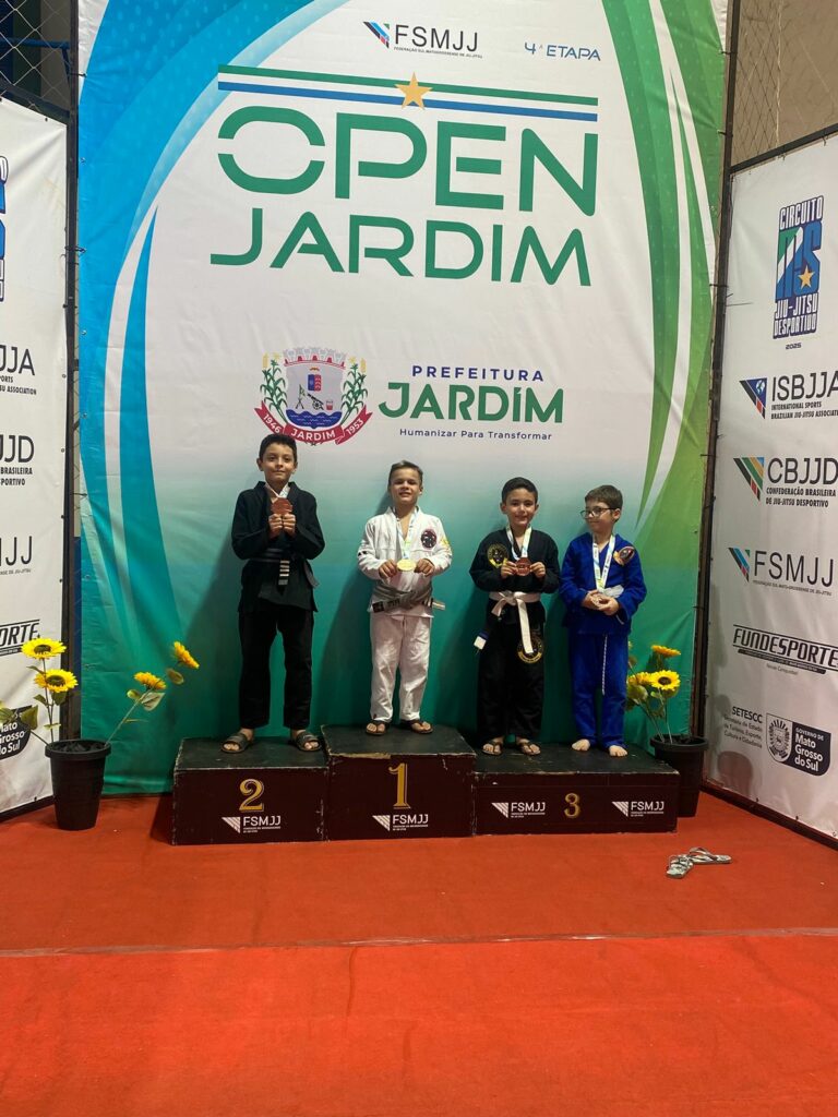 Família Santos: Pai e filhos são destaque no Open Jardim, trazendo medalhas para Ponta Porã