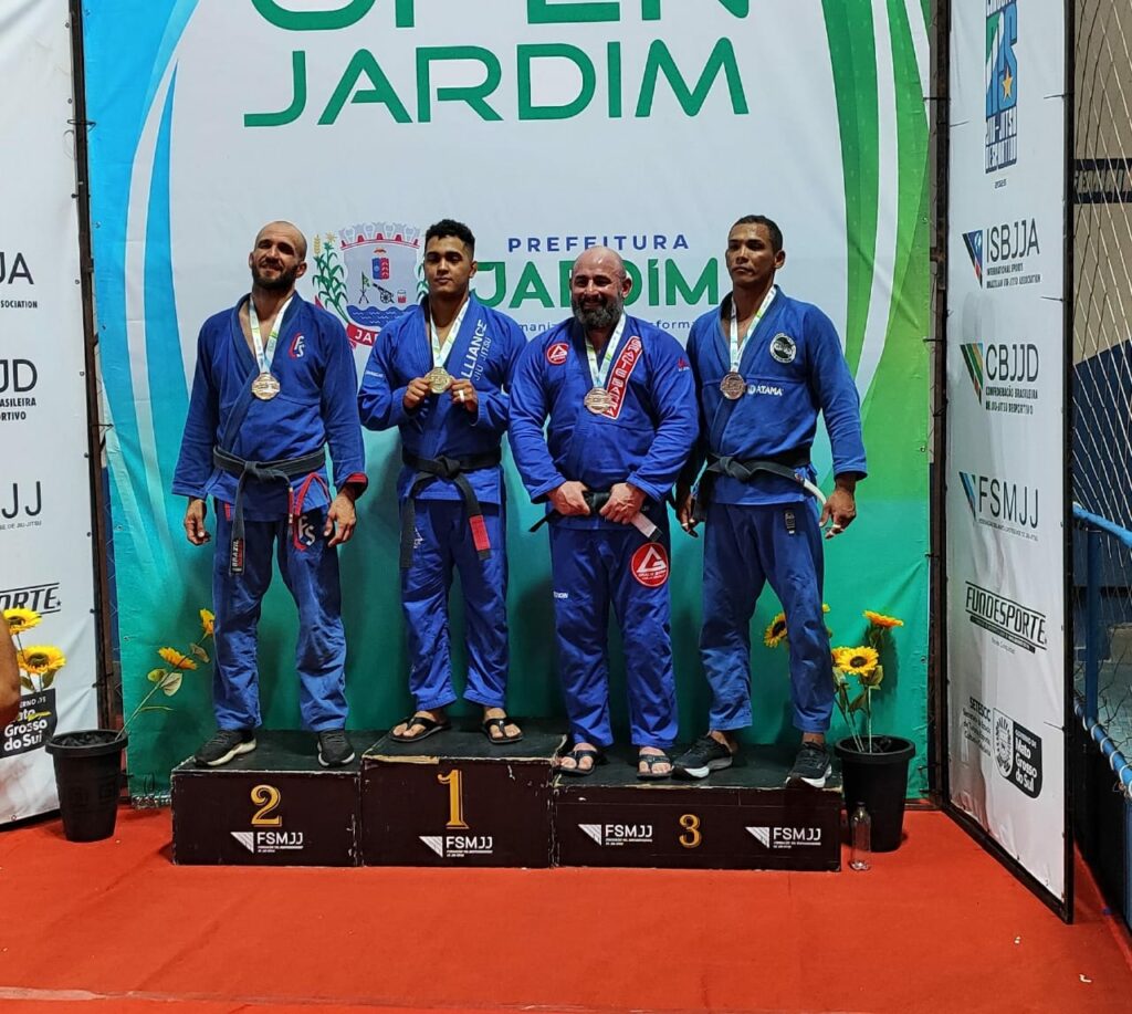 Família Santos: Pai e filhos são destaque no Open Jardim, trazendo medalhas para Ponta Porã