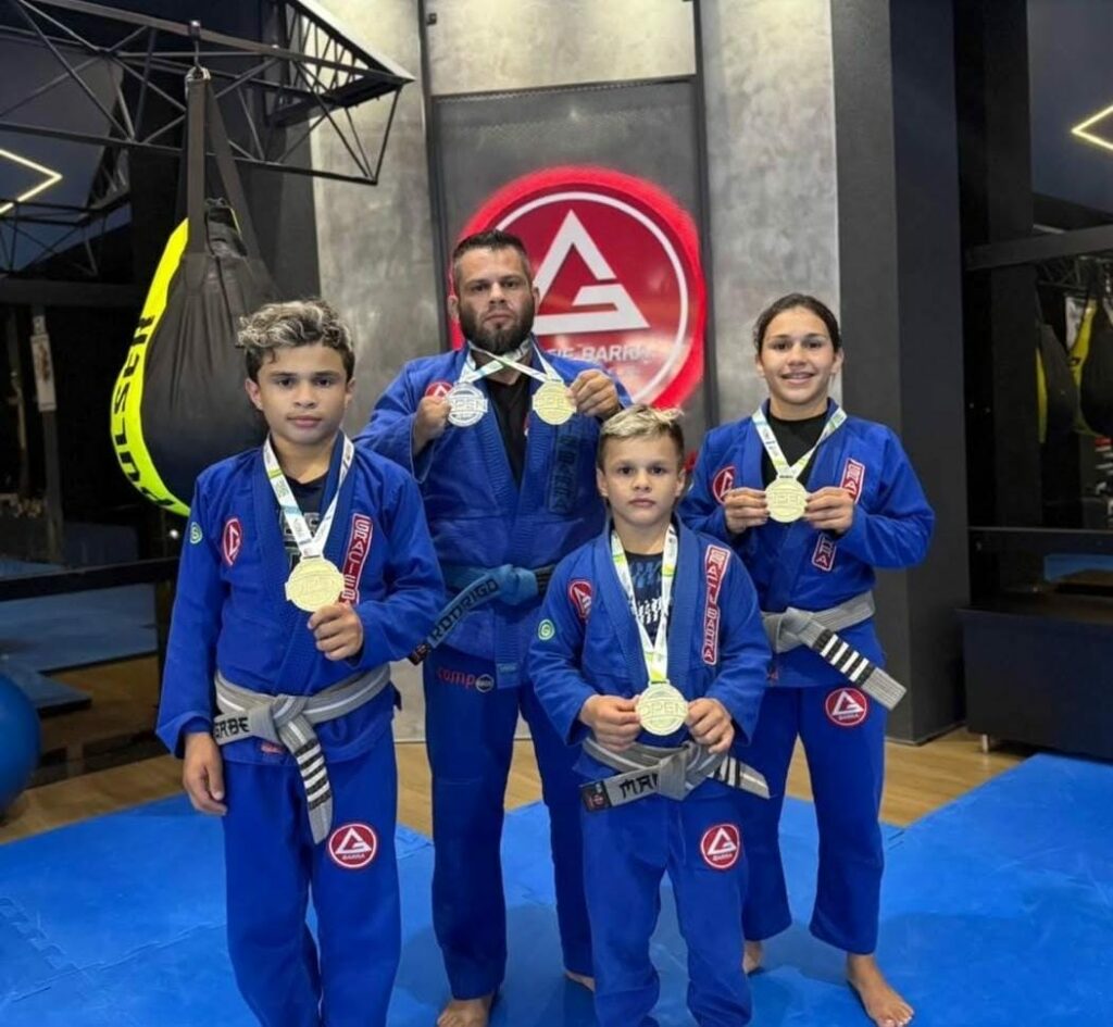 Família Santos: Pai e filhos são destaque no Open Jardim, trazendo medalhas para Ponta Porã