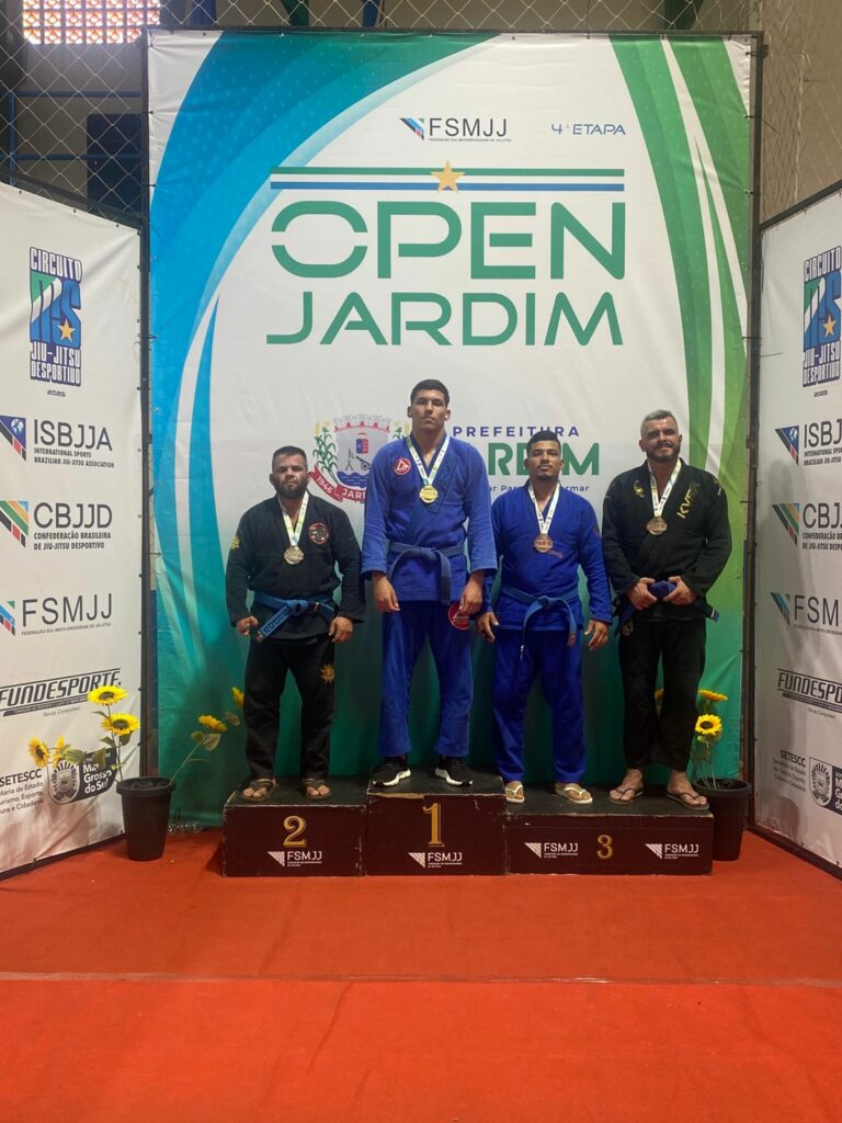 Família Santos: Pai e filhos são destaque no Open Jardim, trazendo medalhas para Ponta Porã