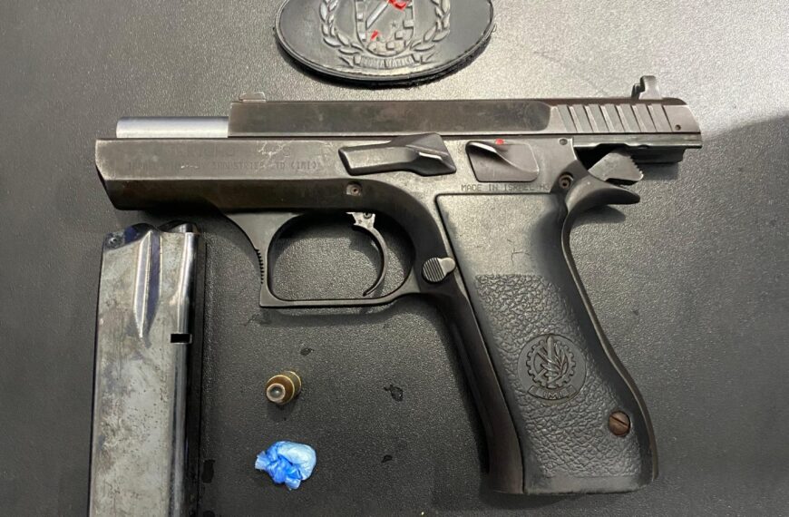 Casal é preso por porte ilegal de arma de fogo e papelotes de cocaína em Ponta Porã