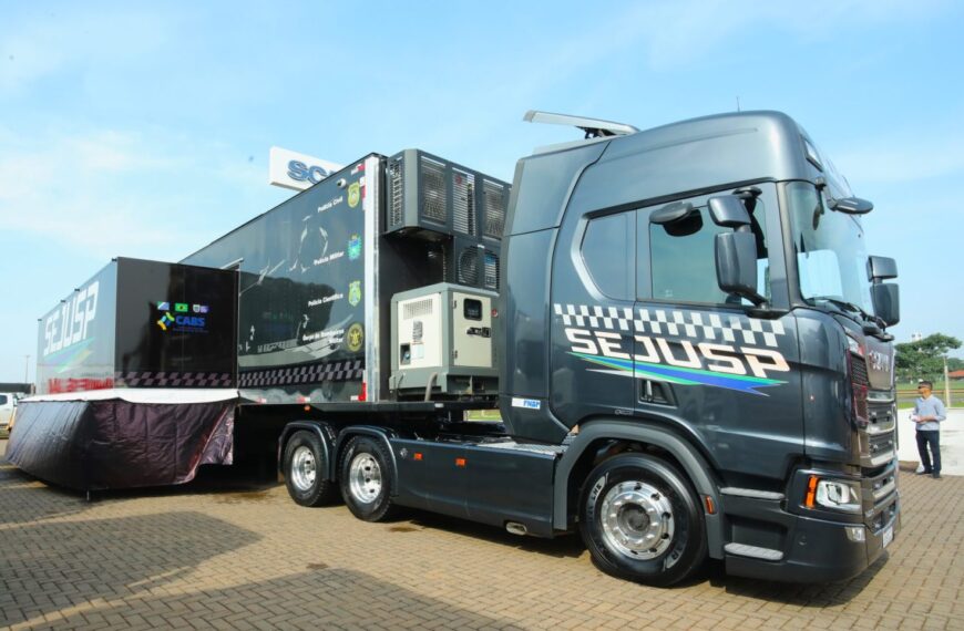Polícia Militar recebe carreta da Saúde em Ponta Porã