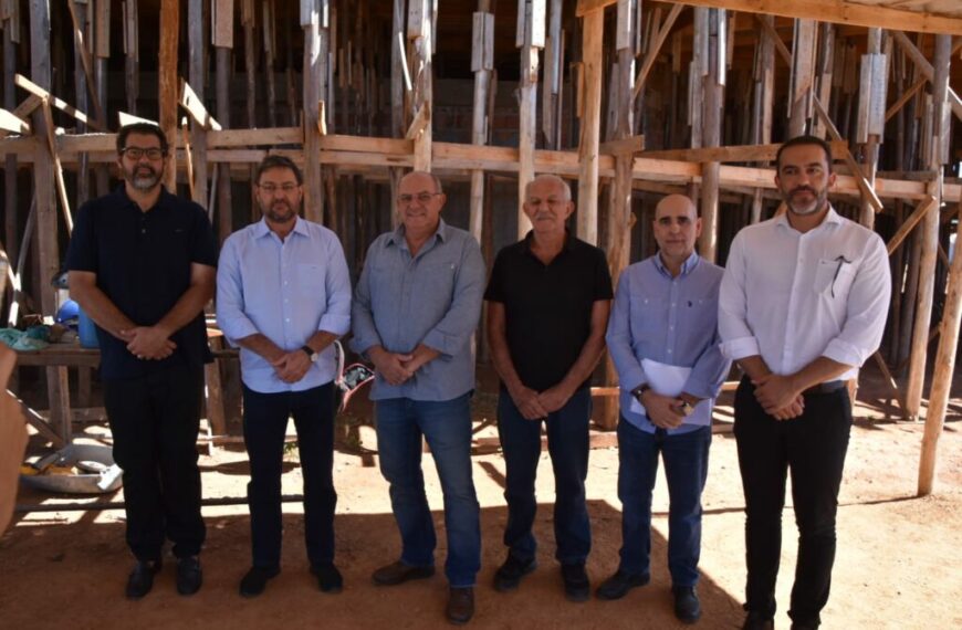 Presidente da Fiems vistoria obras da Escola Sesi em Rio Verde