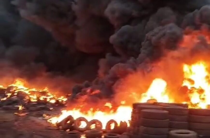 Incêndio de grandes proporções consome depósito de pneus em Pedro Juan Caballero