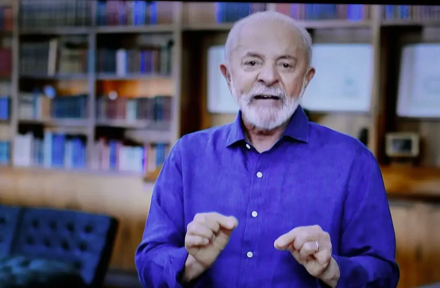 Lula defende debate sobre fim da escala 6×1 e aborda fraude no INSS
