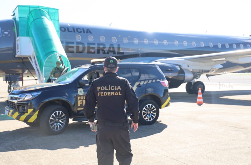 Líder de facção preso na Bolívia é levado para Presídio Federal