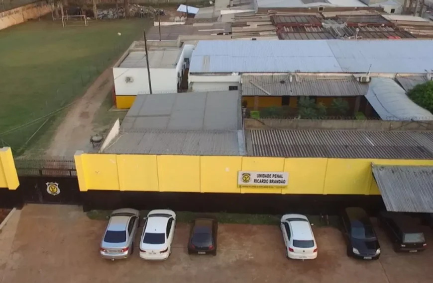 Queda de portão fere policial penal em presídio de Ponta Porã