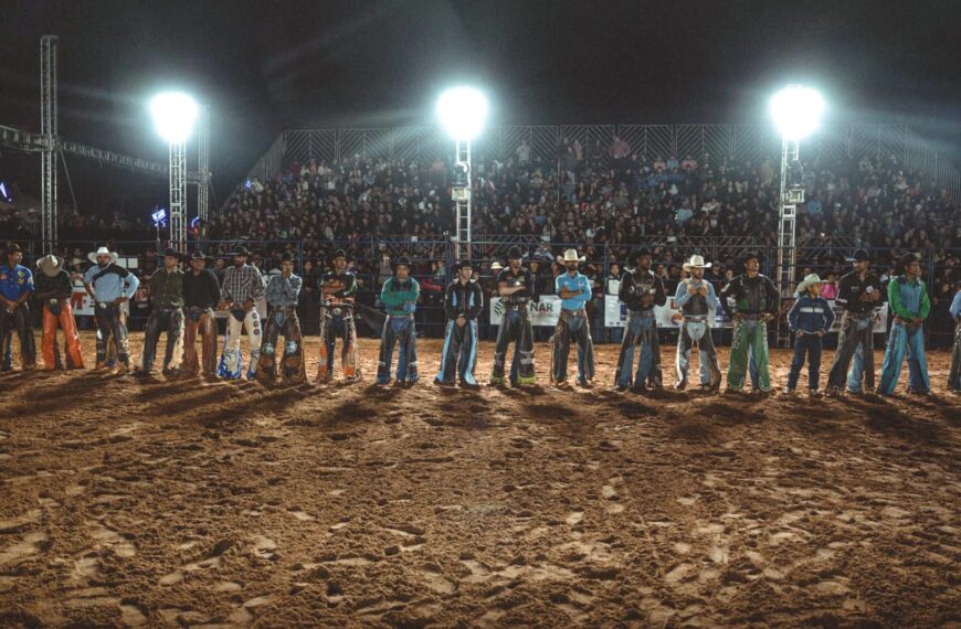 Arena lotada e emoção marcaram o retorno do rodeio na EXPOAGRO 2025