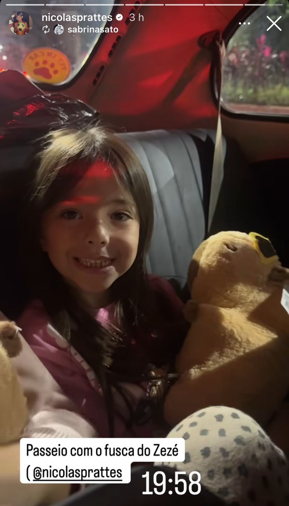 Sabrina Sato mostra passeio de fusca pelo Rio com Nicolas Prattes e a filha dela, Zoe — Foto: Reprodução/Instagram