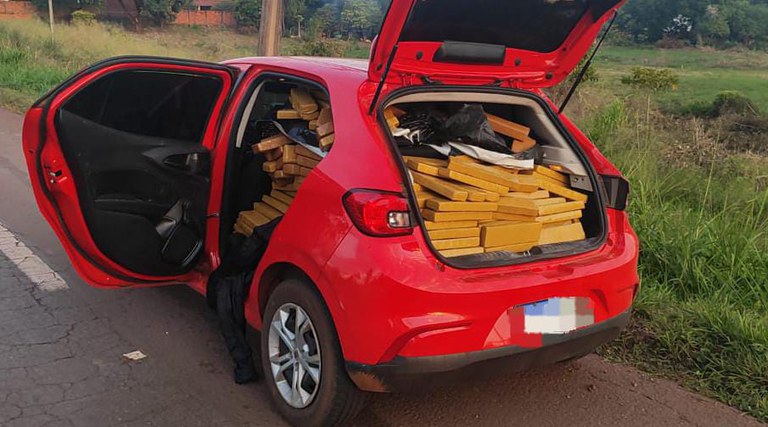 PRF apreende 674 quilos de maconha e recupera veículo em Miranda