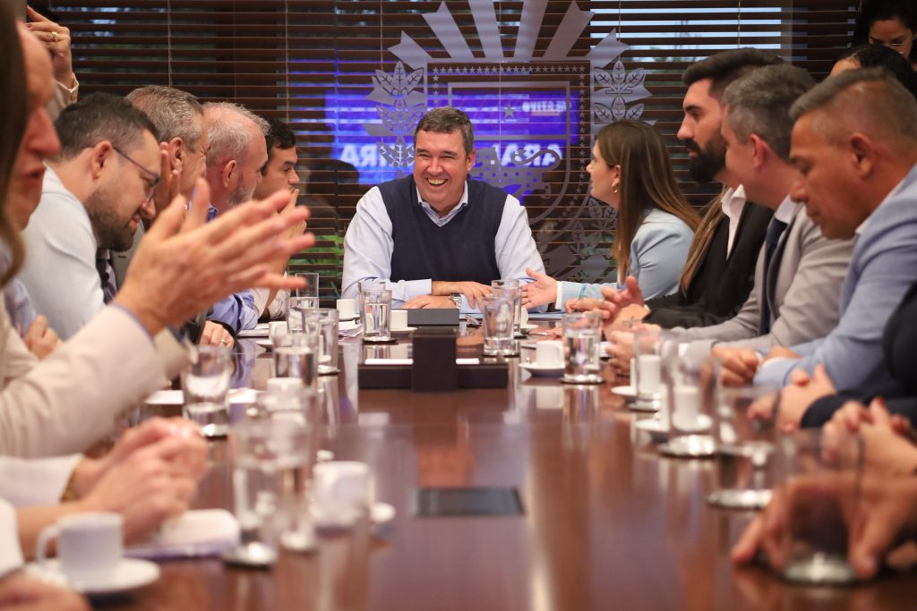 Com MS Ativo, Aral Moreira investe em infraestrutura, melhora vias, distritos e vai concluir construção de casas