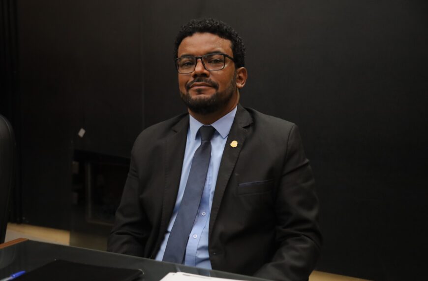 Reinaldo Jalasca cobra operação tapa-buracos no Jardim Aeroporto