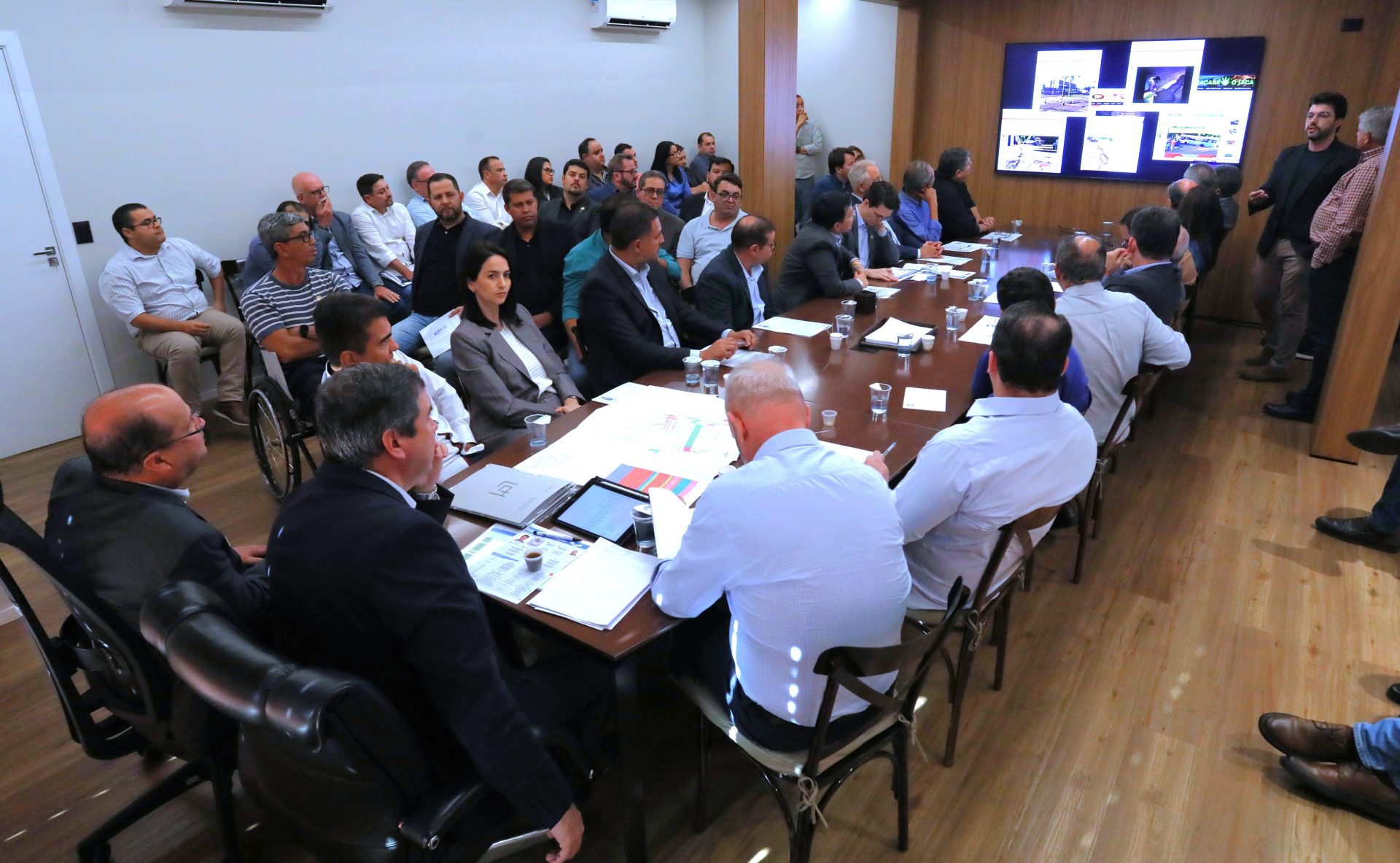 Com investimentos do MS Ativo, Dourados terá vias do transporte coletivo recapeadas pelo Governo do Estado Com investimentos do MS Ativo, Dourados terá vias do transporte coletivo recapeadas pelo Governo do Estado