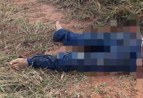 Violência. Homem tem cabeça cortada  e o peito aberto na fronteira