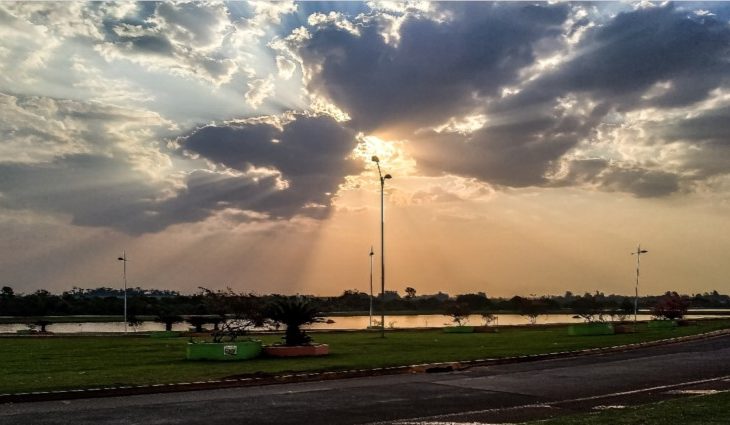 Dia será de sol, períodos nublado e 22ºC de máxima