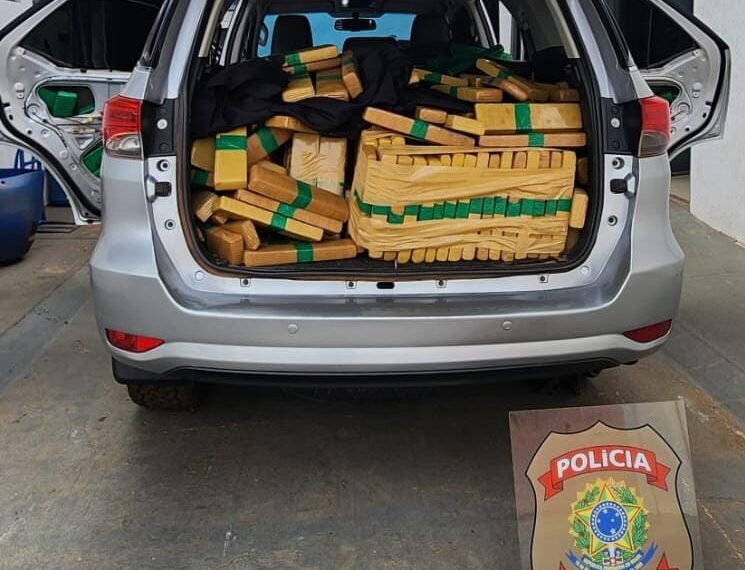 Polícia Federal apreende quase uma tonelada de maconha em carro clonado