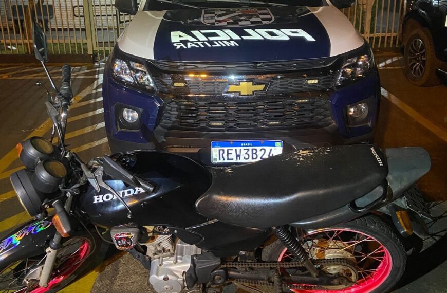 Dupla é presa com motocicleta furtada há 2 meses