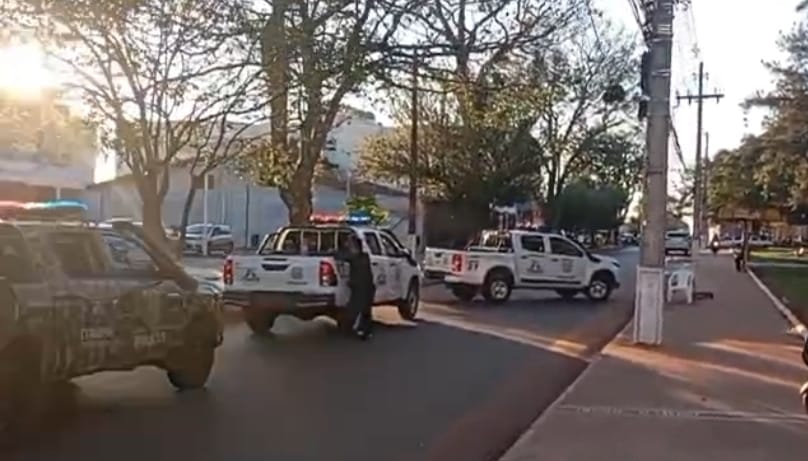 Operação policial busca assaltantes no centro de Pedro Juan Caballero. Tiros foram ouvidos