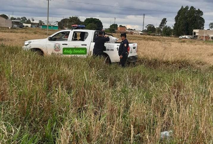 Polícia paraguaia apreende carga de maconha em terreno baldio próximo à fronteira