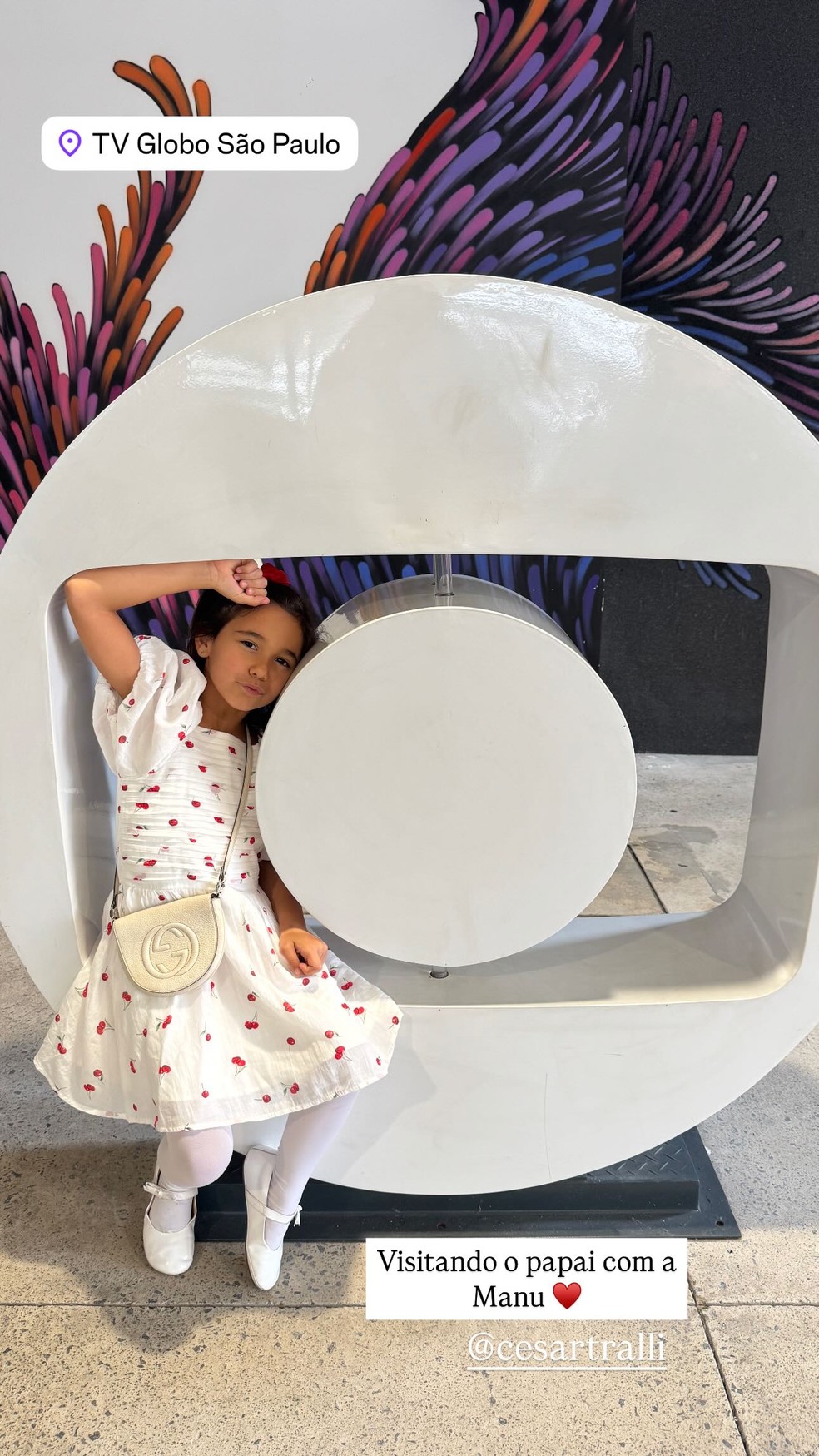 Ticiane Pinheiro leva a filha para visitar César Tralli nos bastidores da Globo — Foto: Reprodução/Instagram