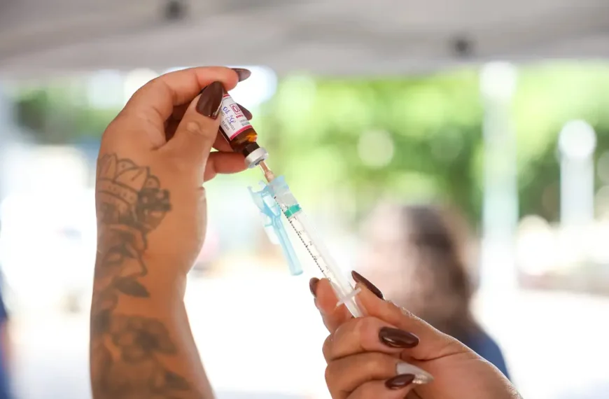 Saúde abre consulta sobre inclusão da vacina meningo B no SUS