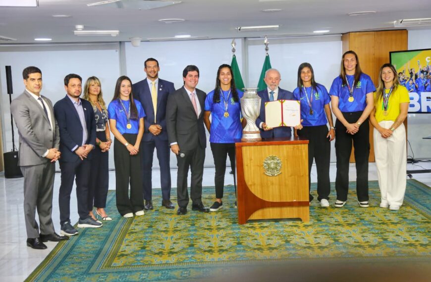 Presidente Lula e ministro Fufuca recebem jogadoras da seleção brasileira feminina de futebol, no Palácio do Planalto